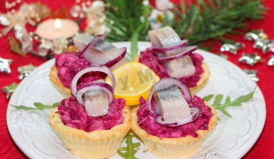 сельдь под шубой в картофельных тарталетках