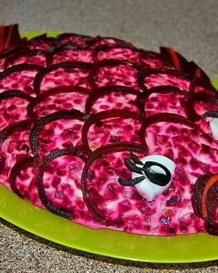 Селедка под шубой в виде рыбы