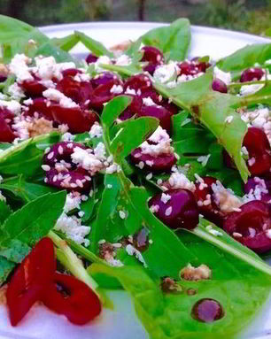 Салат с черешней и фетой