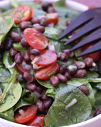 Салат с фасолью и помидорами