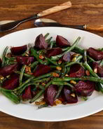 Салат с фасолью и свеклой