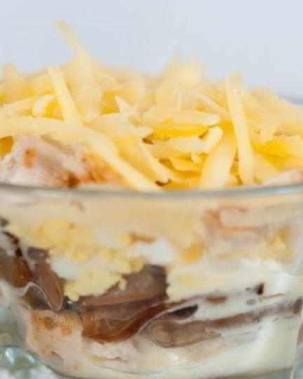 Рецепт салата с грибами и курицей слоями