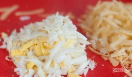 салат с грибами и курицей слоями