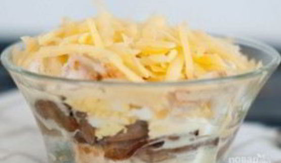 салат с грибами и курицей слоями