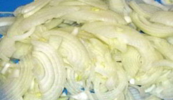 салат с кальмарами и луком