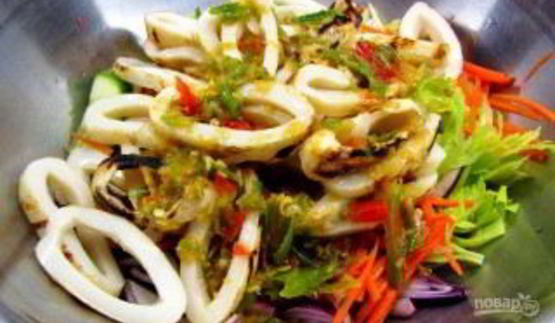 салат с кальмарами классический