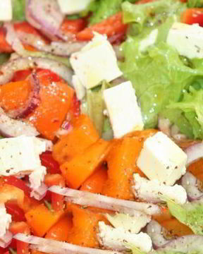 Салат с хурмой и брынзой