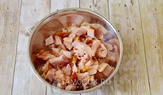 салат с корейской морковью и сухариками