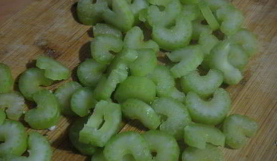 салат с курочкой, сельдереем и сыром тофу