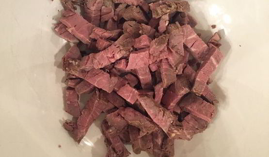 салат с ростбифом в деревенском стиле