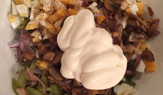 салат с ростбифом в деревенском стиле