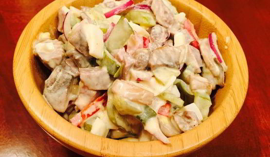 салат с ростбифом в деревенском стиле