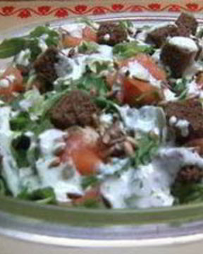 Салат с семгой и руколой