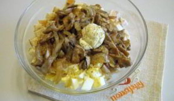 салат с шампиньонами и куриной грудкой