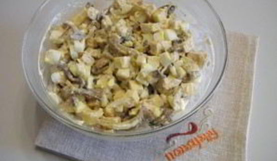 салат с шампиньонами и куриной грудкой