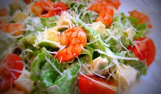 салат с яблоком и креветками