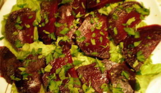 салат со свеклой и сельдью под апельсиновым соусом