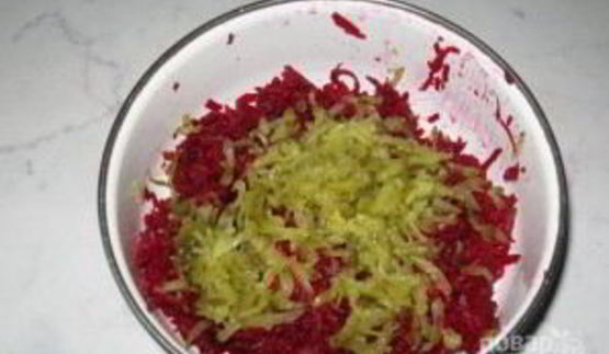 салат со свеклой и солеными огурцами