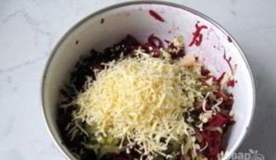 салат со свеклой и солеными огурцами