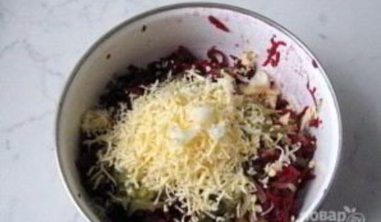 салат со свеклой и солеными огурцами