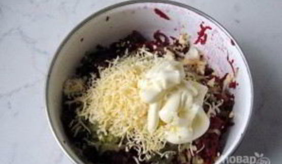 салат со свеклой и солеными огурцами