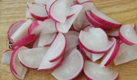 русский летний салат в стиле цезарь