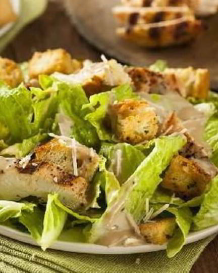 Рецепт салата цезарь с нежной курочкой