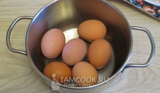 салат цезарь с беконом