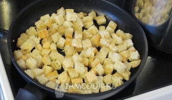 салат цезарь с беконом