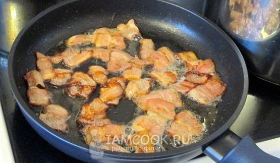 салат цезарь с беконом