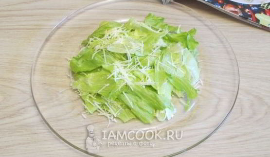 салат цезарь с беконом