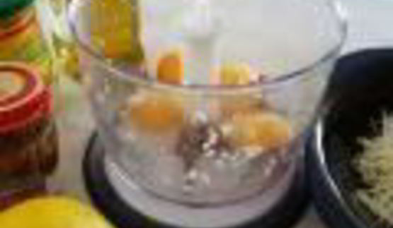 салат цезарь с чесночными гренками и салатом ромэн