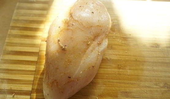 салат цезарь с чипсами из лаваша