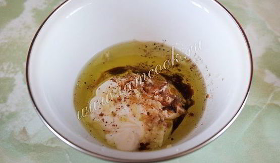 салат цезарь с курицей и сухариками