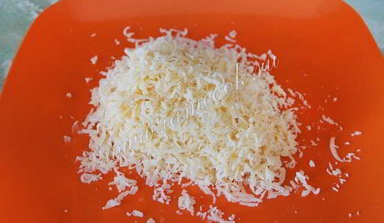 салат цезарь с курицей и сухариками