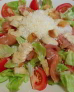 Салат Цезарь с лососем