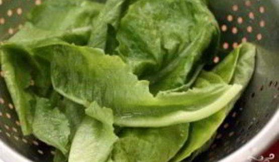 салат цезарь с морепродуктами