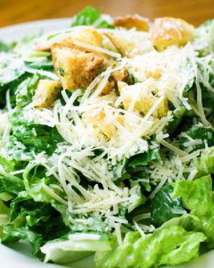 Салат Цезарь с огурцами