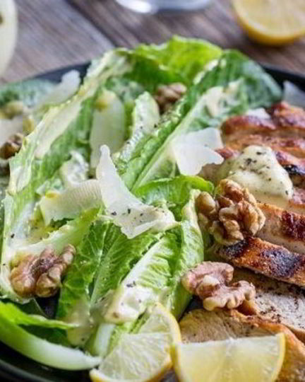 Рецепт салата цезарь с орехами