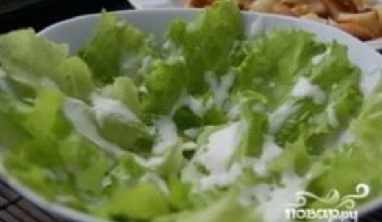 салат цезарь с перепелиными яйцами