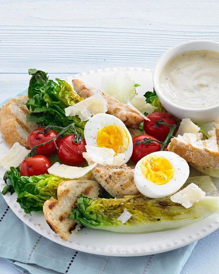 Рецепт салата цезарь с помидорами