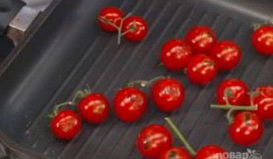 салат цезарь с помидорами