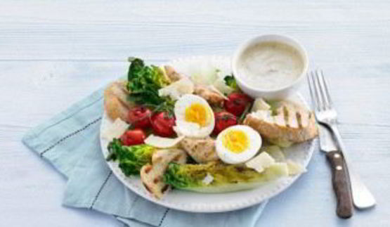 салат цезарь с помидорами