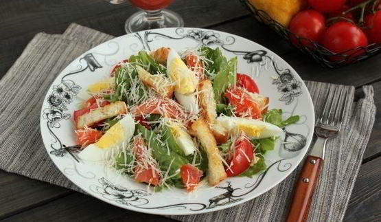 салат цезарь с семгой