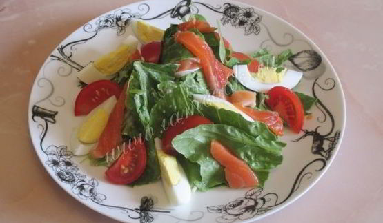 салат цезарь с семгой