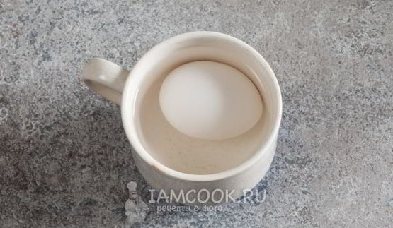 салат цезарь с ветчиной