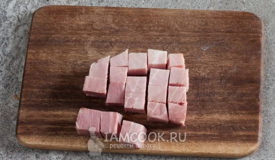 салат цезарь с ветчиной