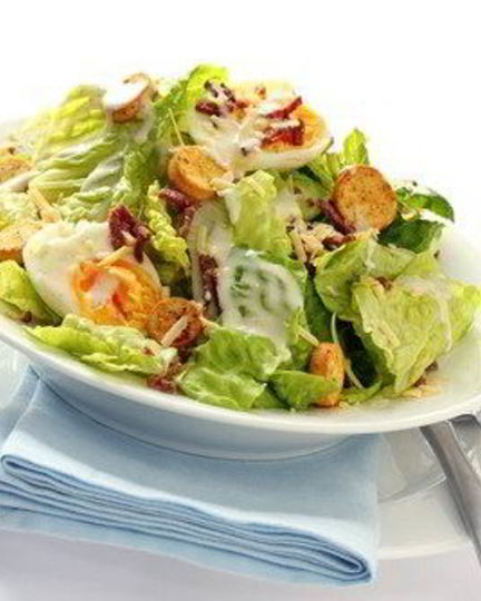 Рецепт салата цезарь с желтыми помидорами черри и изюмом