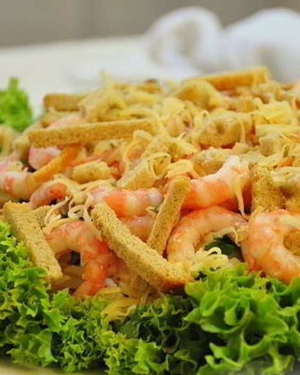 Рецепт салата цезарь слоеный