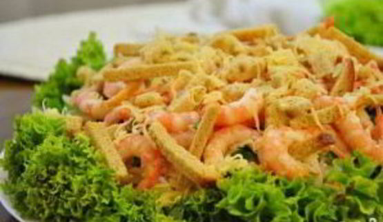 салат цезарь слоеный